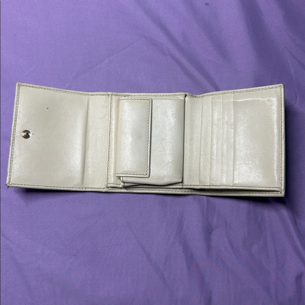 Authentic Gucci Wallet - Picture 2 of 9